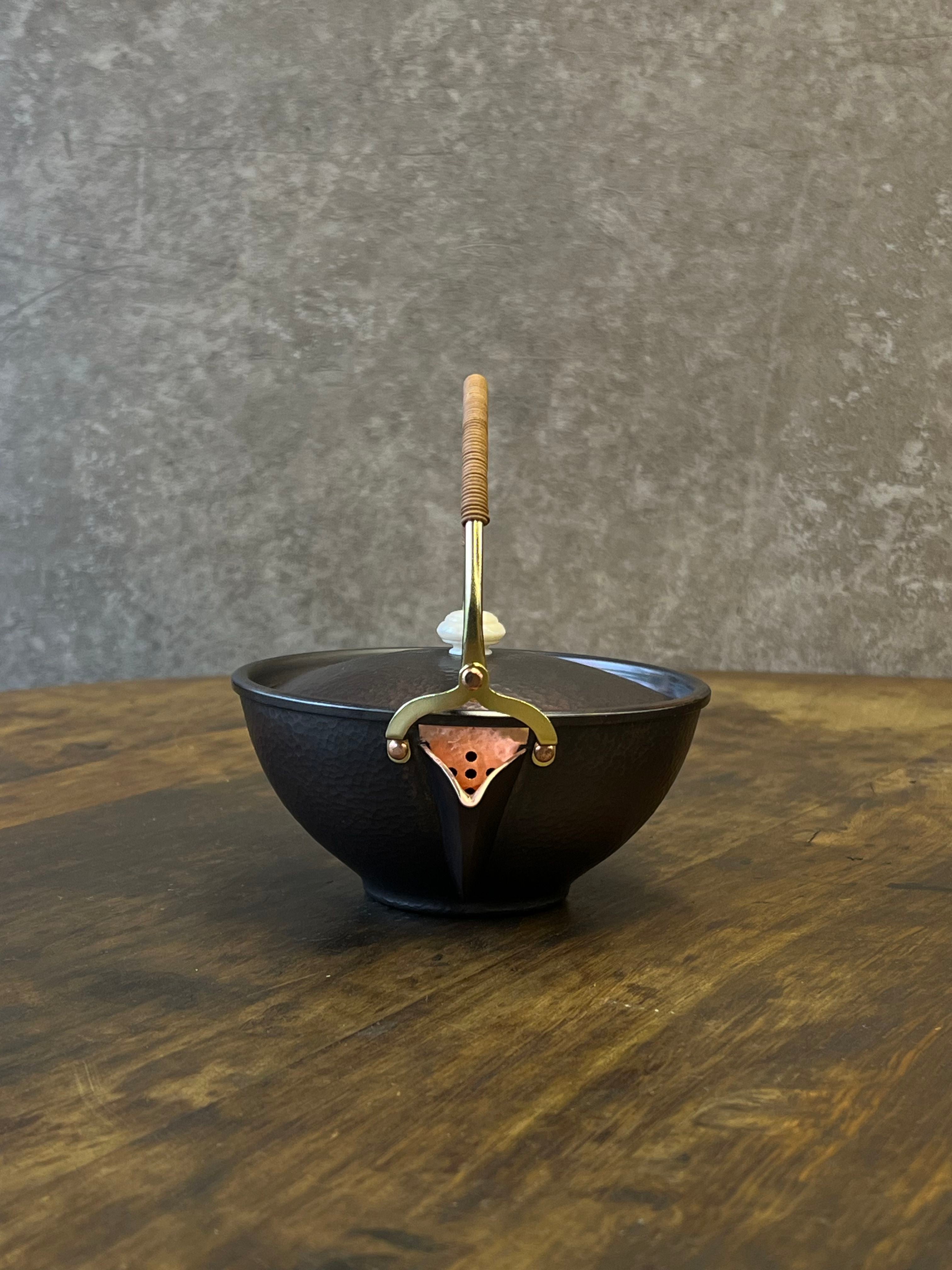 The Beam-Raising Teapot — A Handcrafted Masterpiece by Jiang Zao