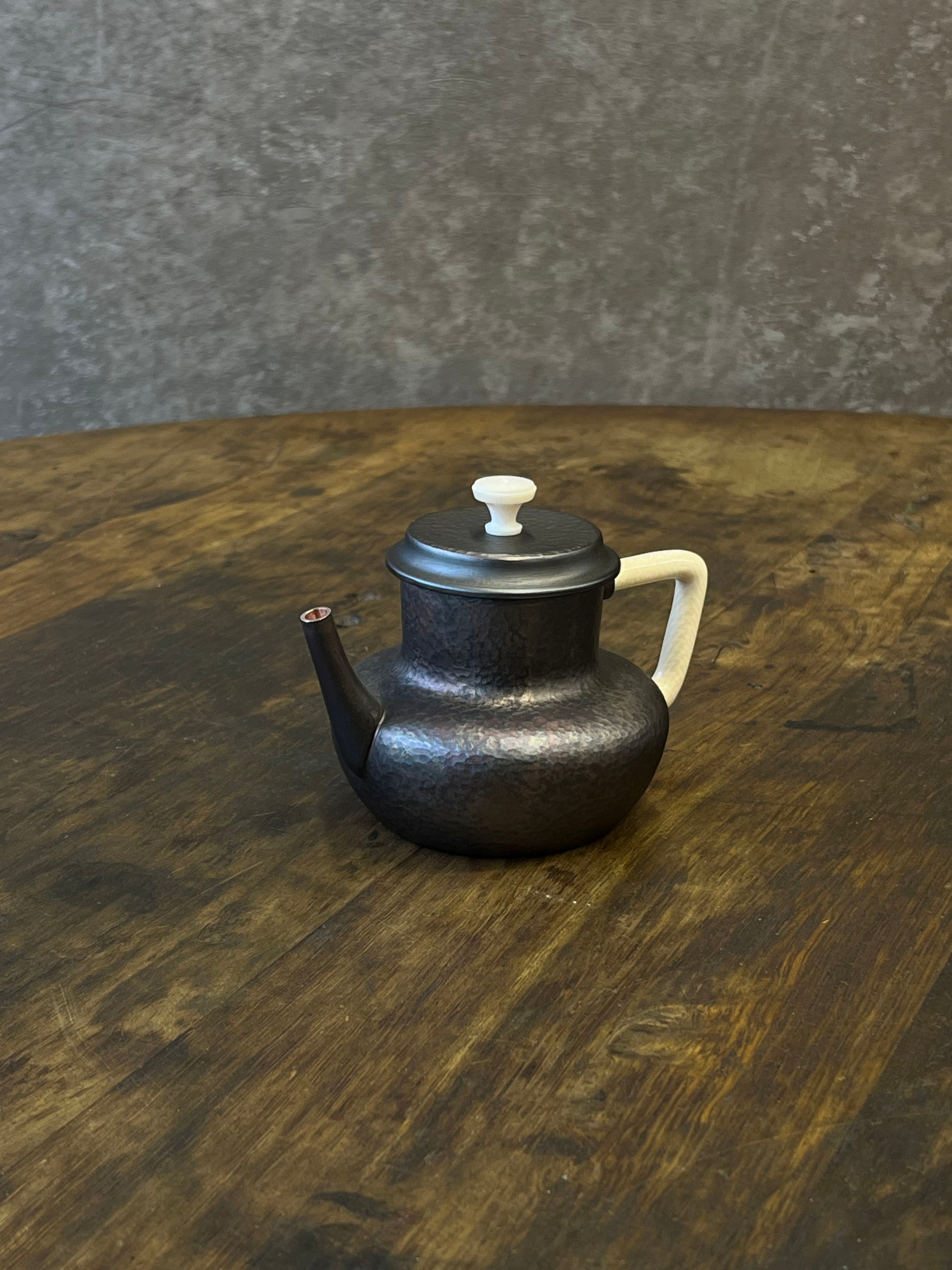 Handcrafted Handle Teapot by Jiang Zao