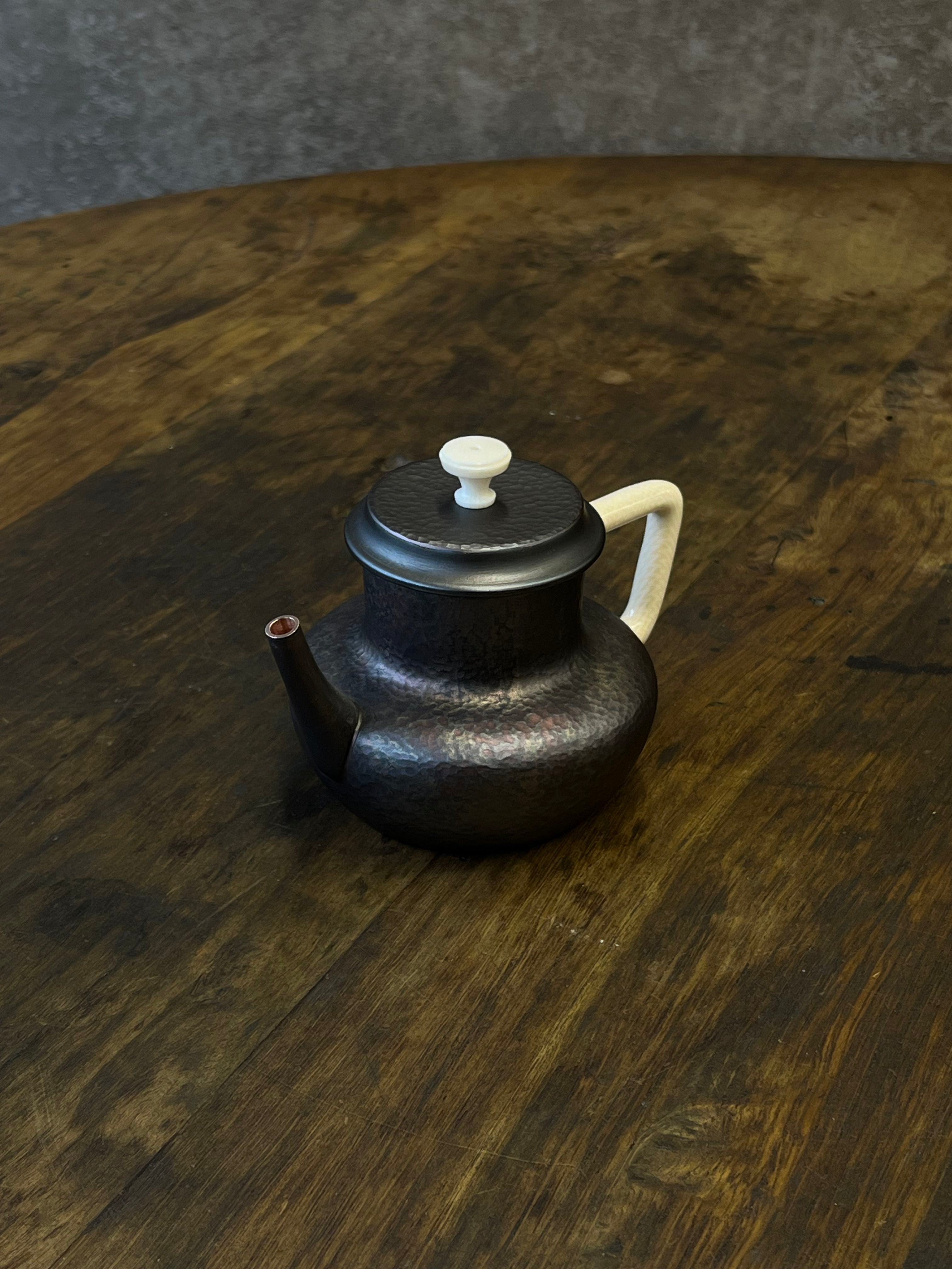 Handcrafted Handle Teapot by Jiang Zao