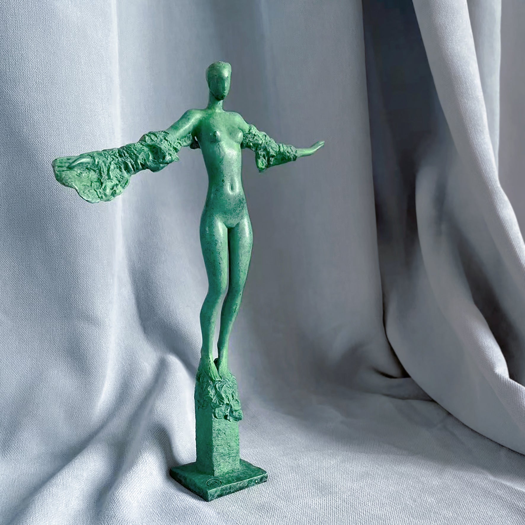 Angel Sculpture – A Masterpiece of Grace and Timeless Classical Beauty