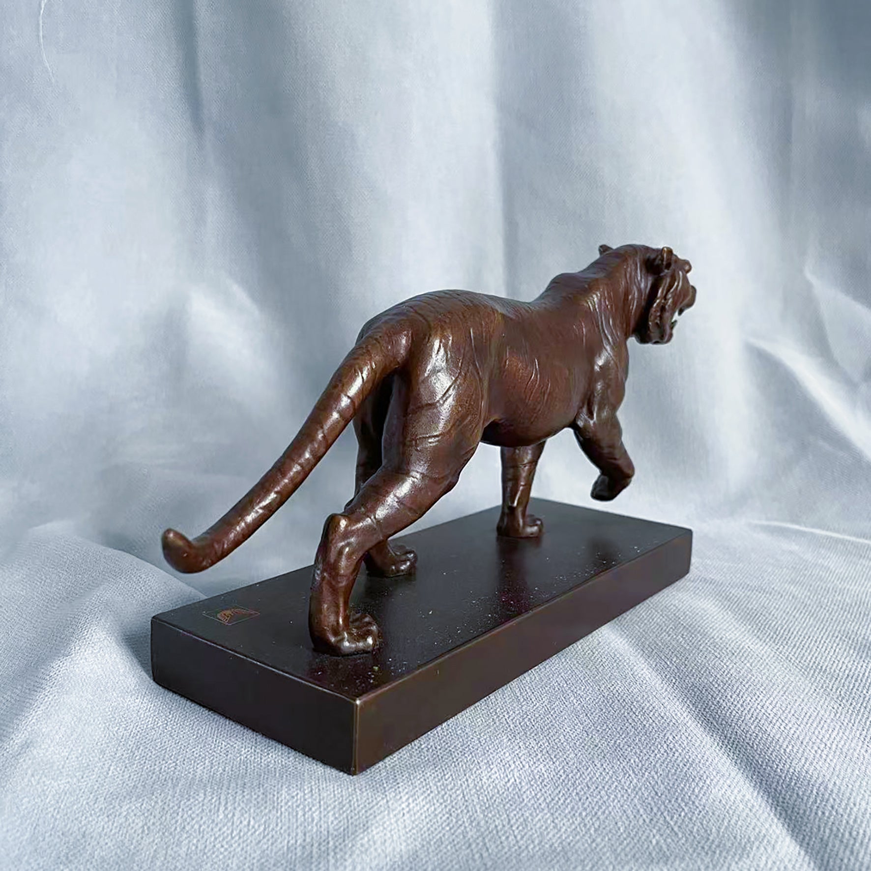 Tiger Bronze Sculpture – A Handcrafted Masterpiece of Strength & Elegance