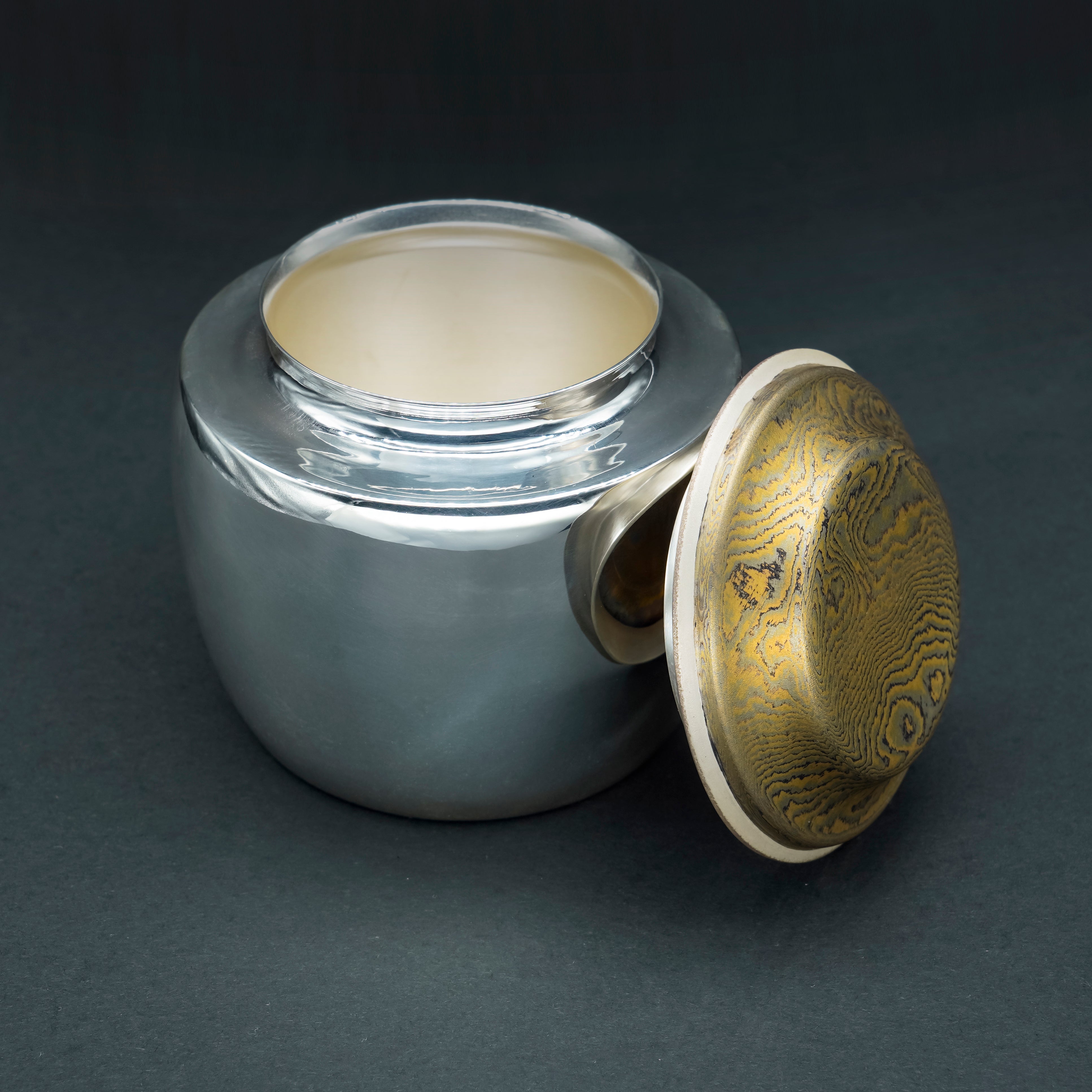 Cloud Amber — Handcrafted Yunpo Silver Tea Caddy with Mokume-gane Lid