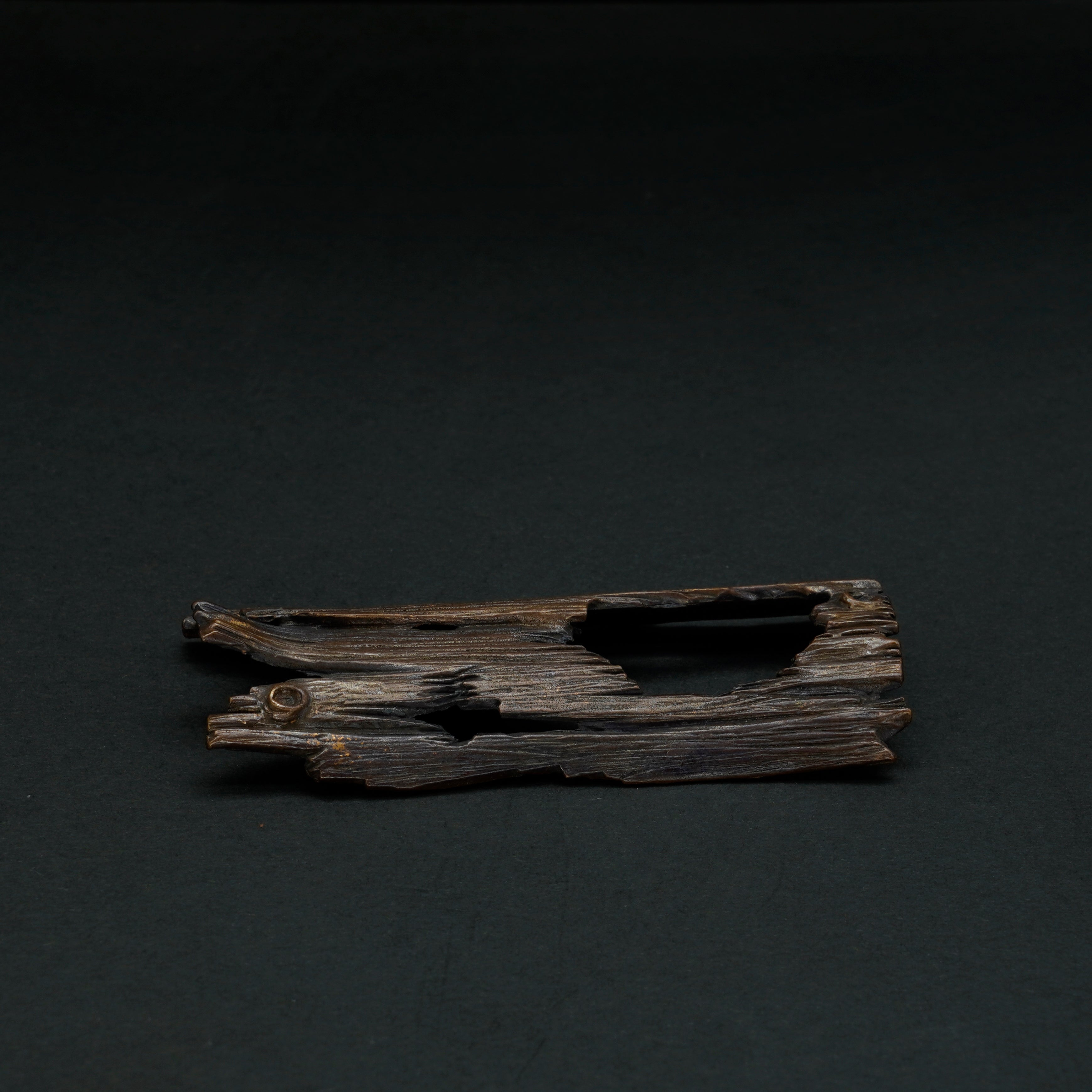 Iron Chopstick Rest — Bark-Inspired Design