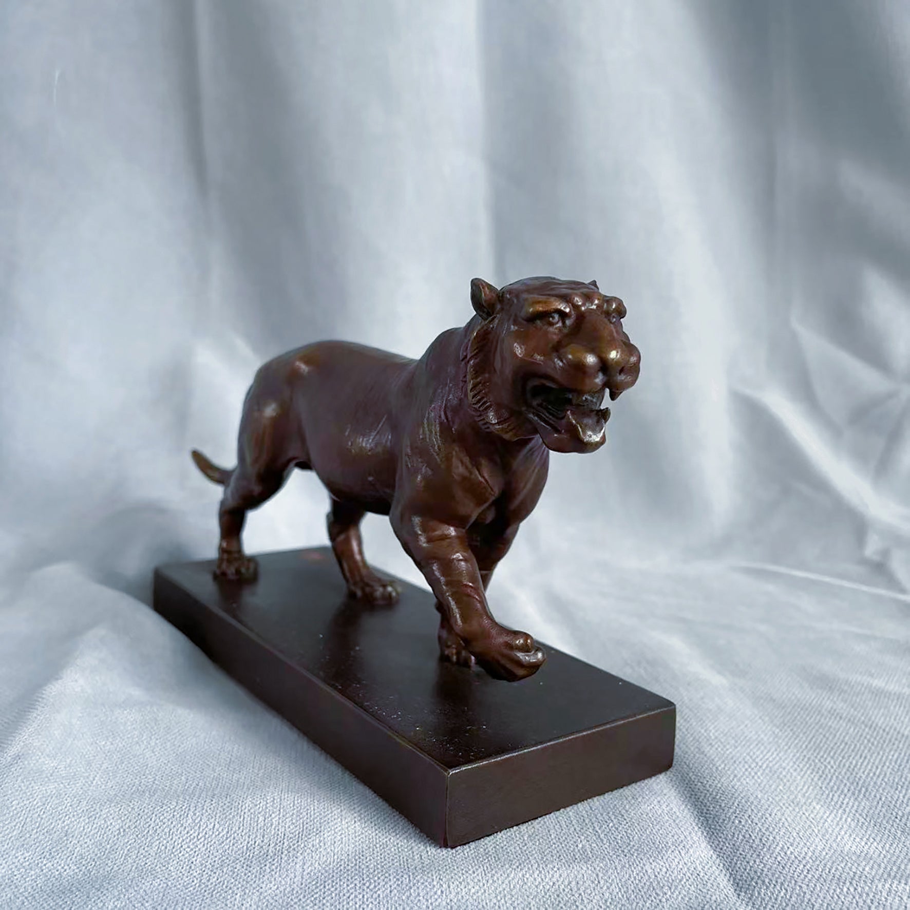 Tiger Bronze Sculpture – A Handcrafted Masterpiece of Strength & Elegance