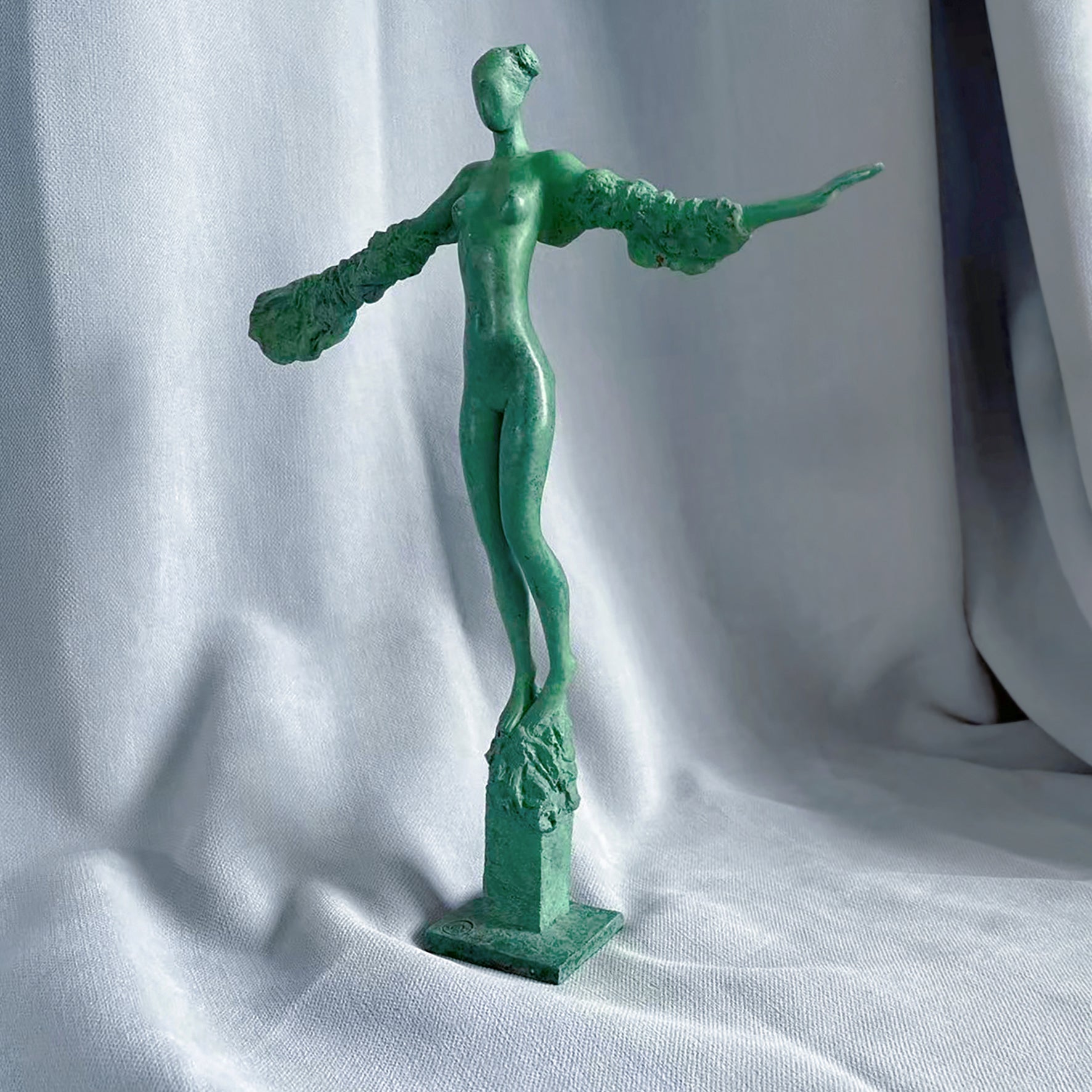 Angel Sculpture – A Masterpiece of Grace and Timeless Classical Beauty
