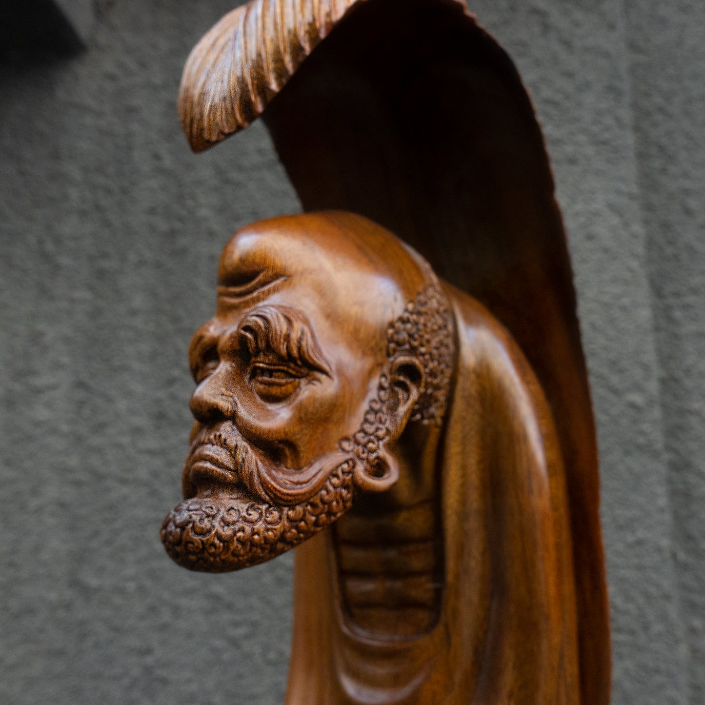 Bodhidharma’s Reed Crossing – Exquisite Golden Nanmu Wood Carving