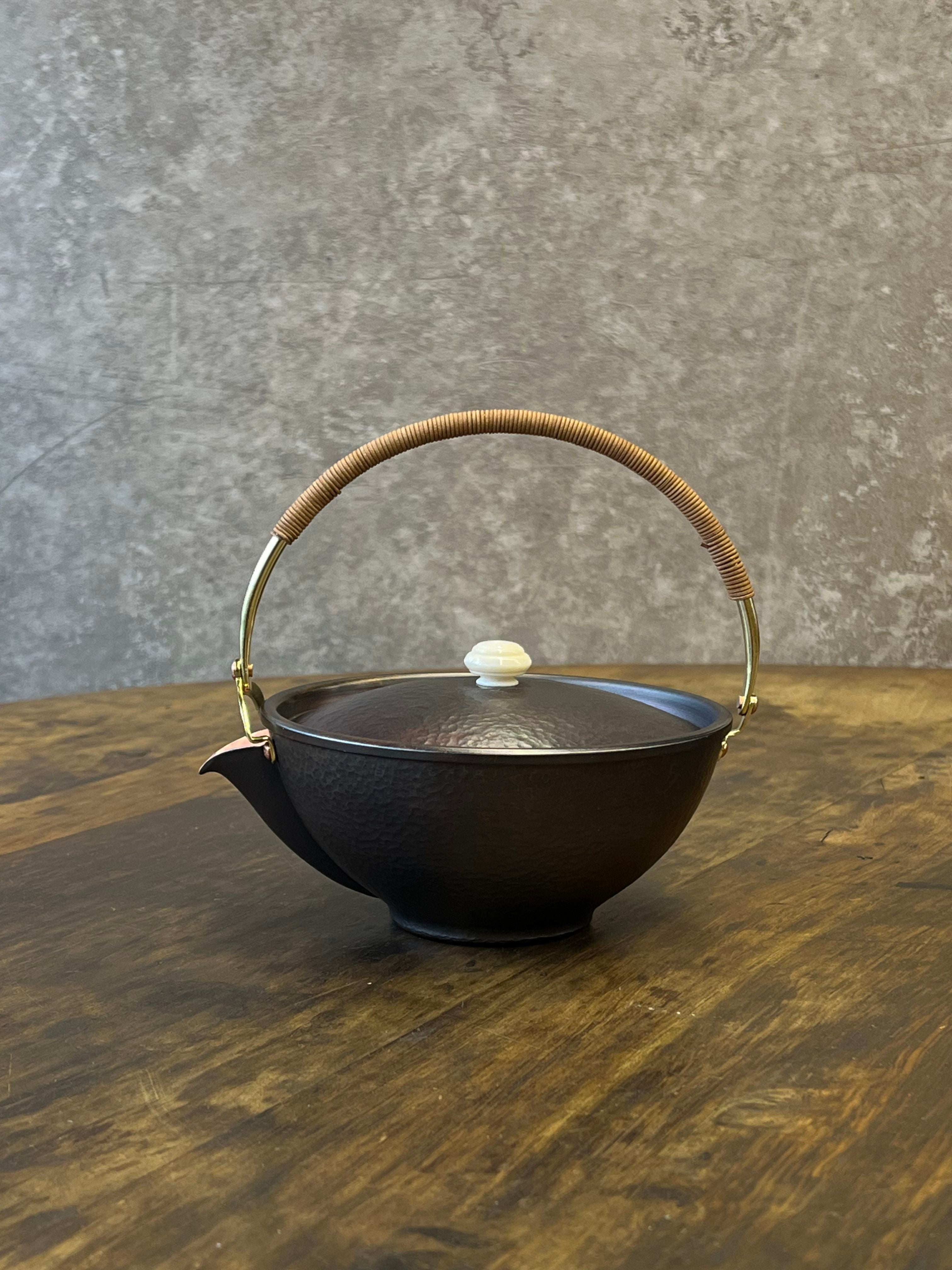 The Beam-Raising Teapot — A Handcrafted Masterpiece by Jiang Zao