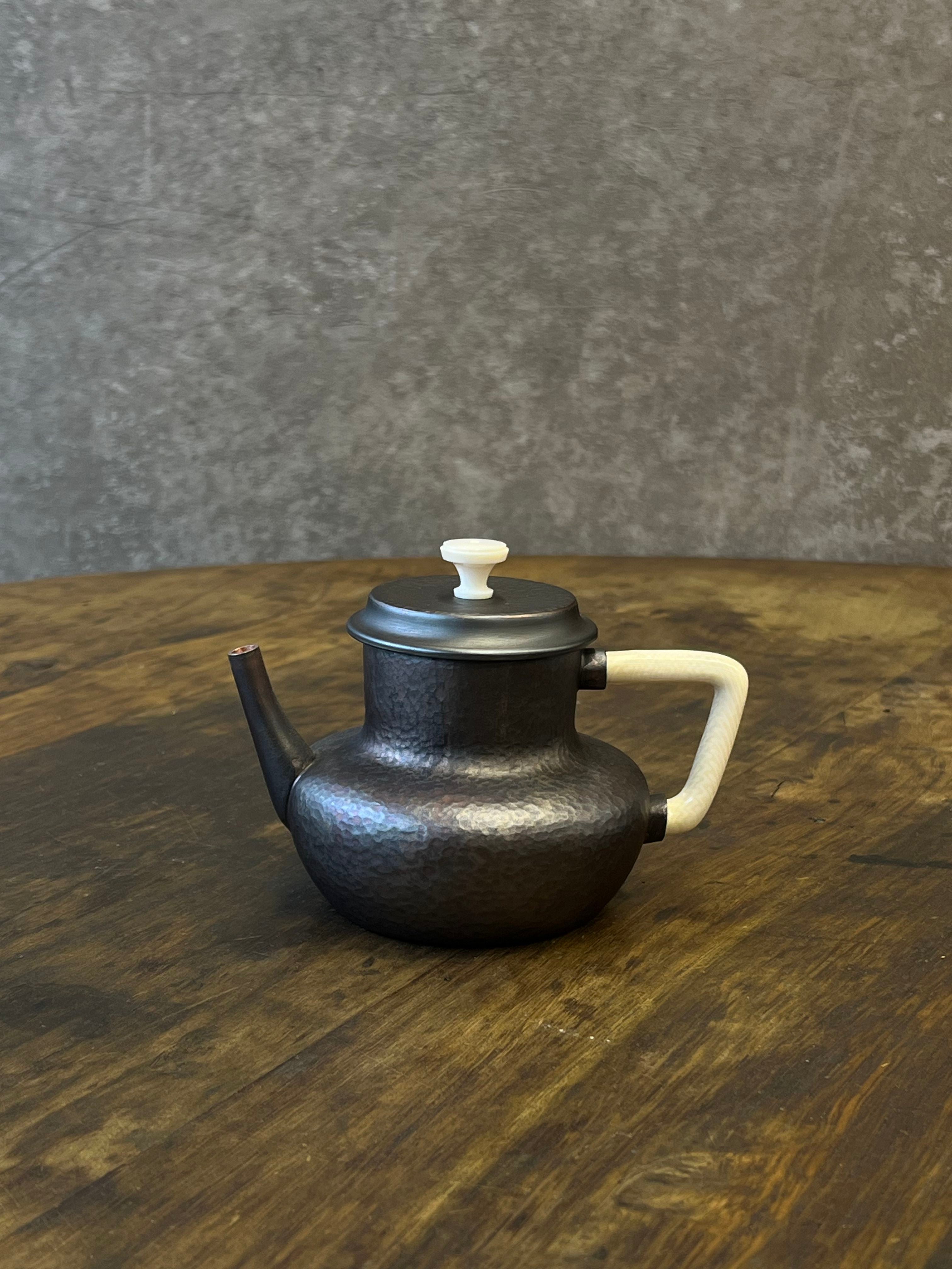 Handcrafted Handle Teapot by Jiang Zao