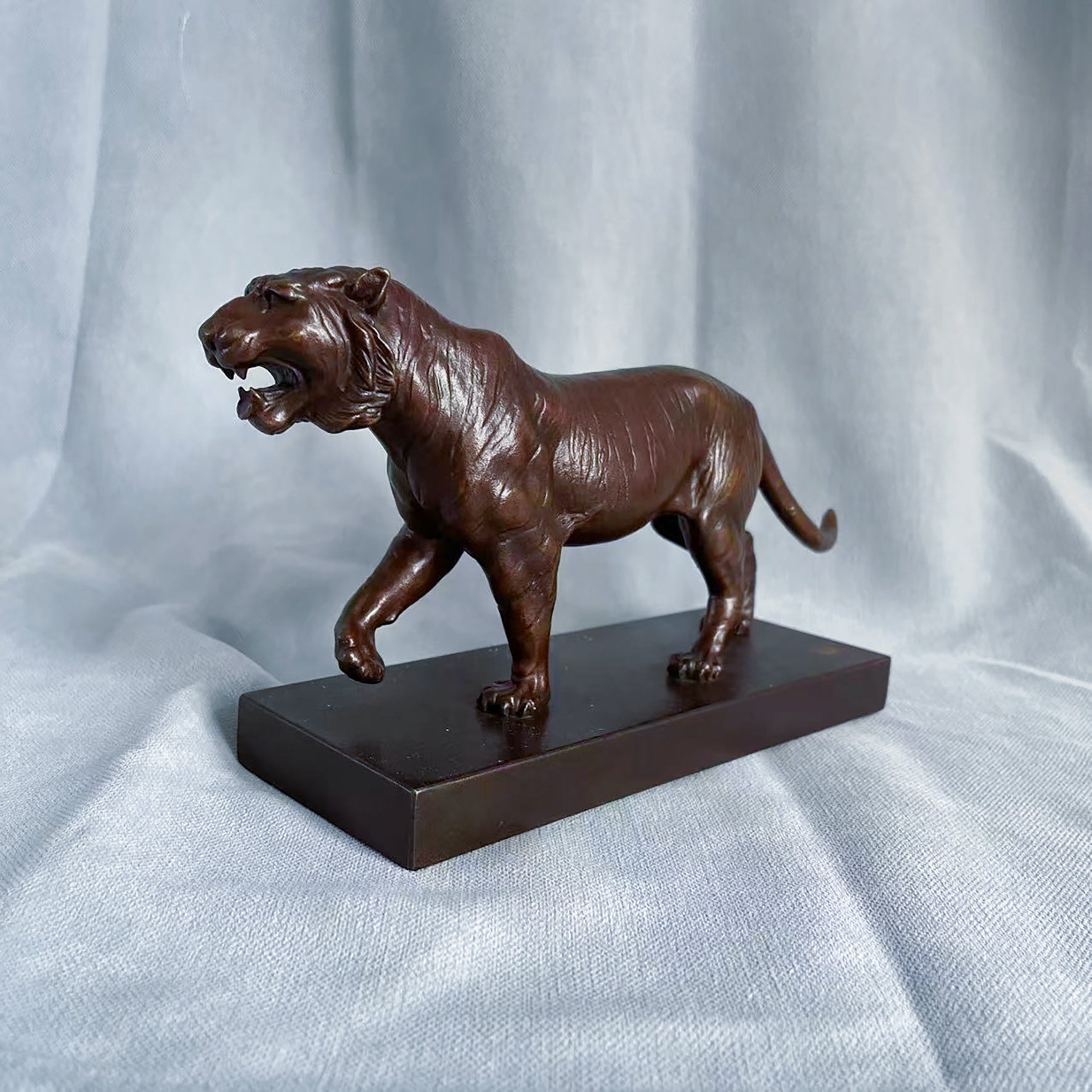 Tiger Bronze Sculpture – A Handcrafted Masterpiece of Strength & Elegance