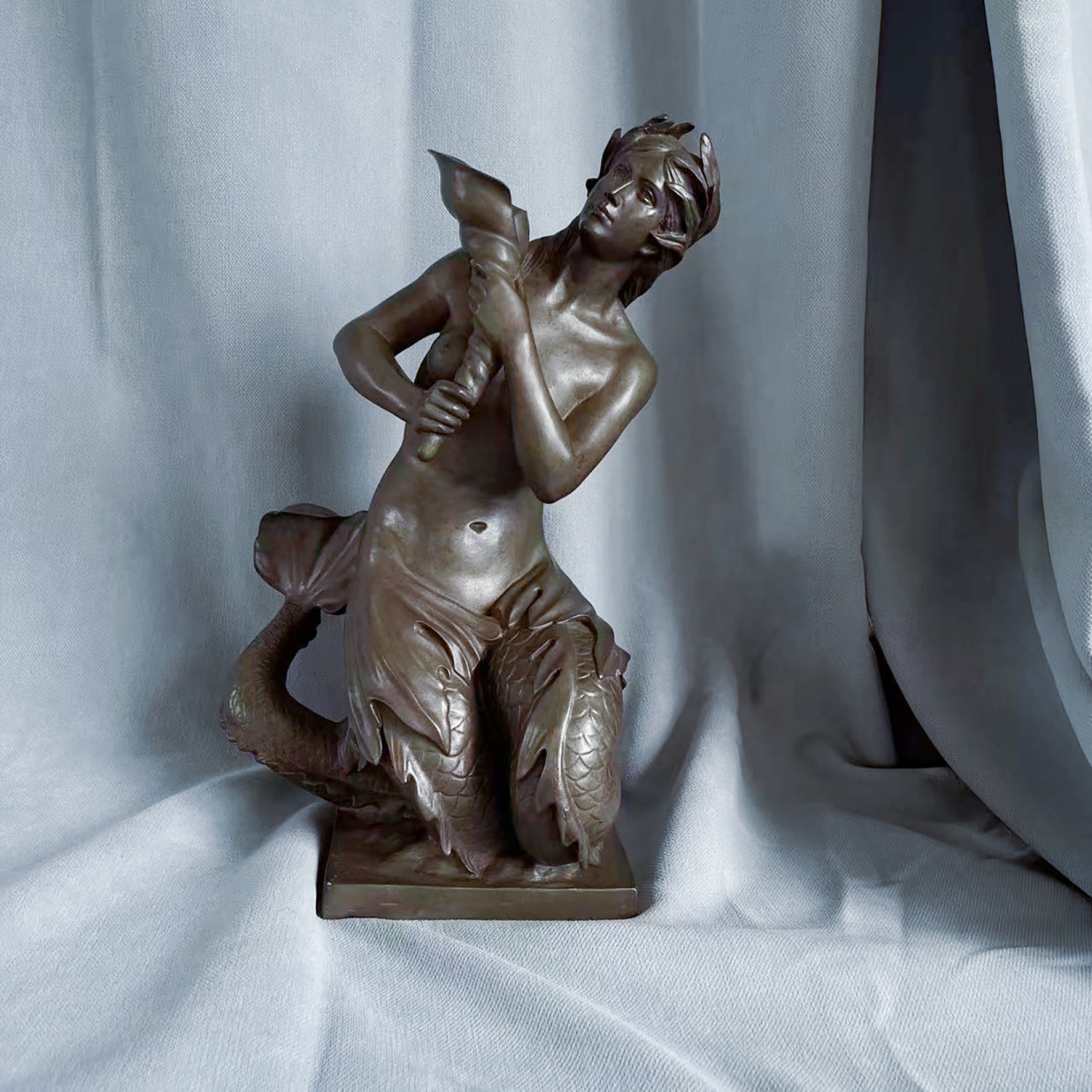 Contemporary Mermaid Sculpture – Elegant Myth-Inspired Home Décor
