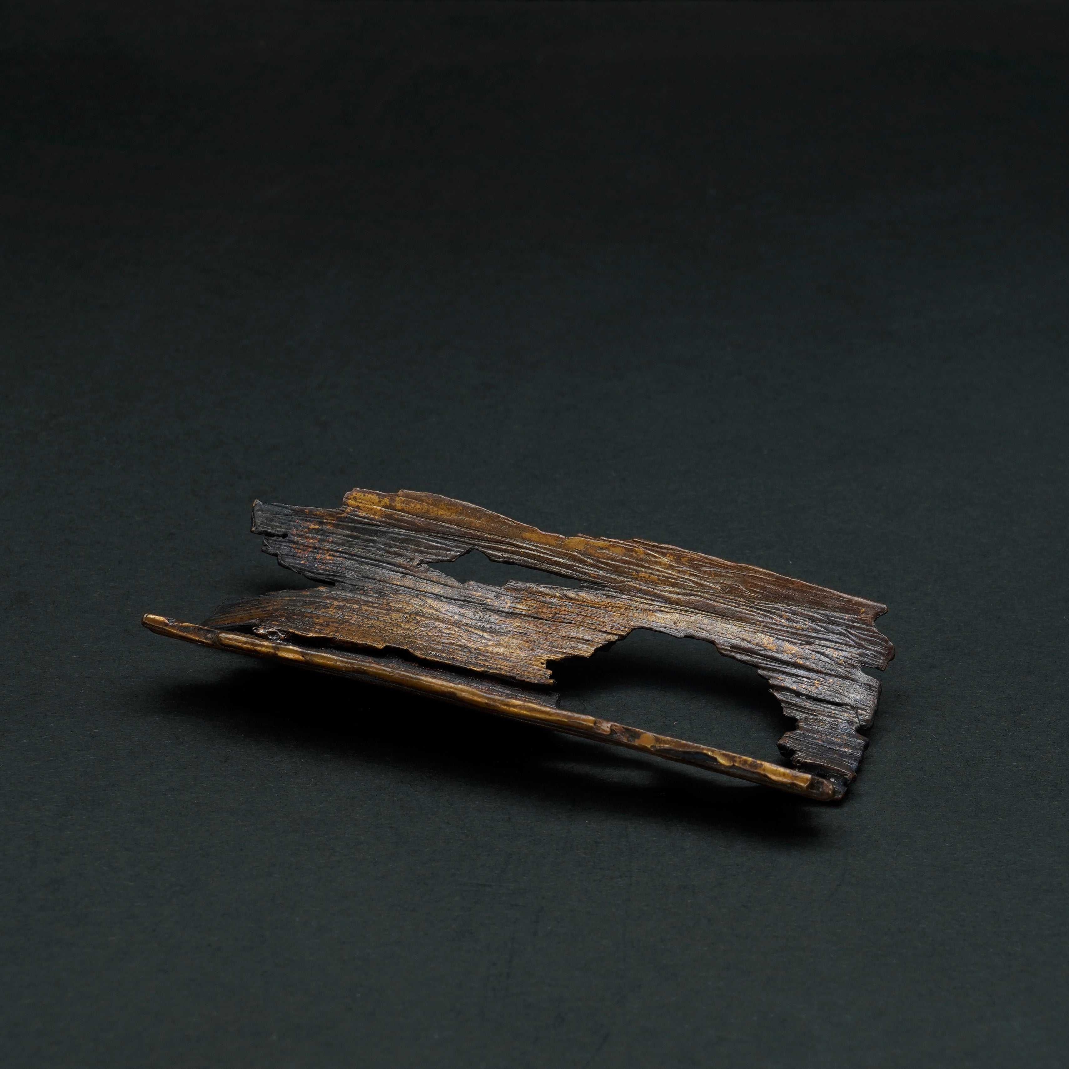 Iron Chopstick Rest — Bark-Inspired Design